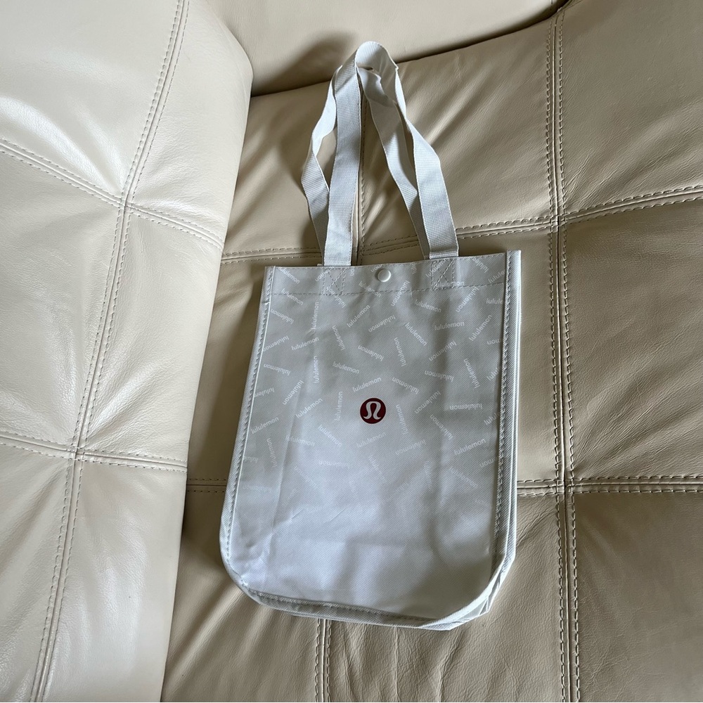 🆓 🆕 LULULEMON Reusable Small  Shopping Tote Bag - NWOT